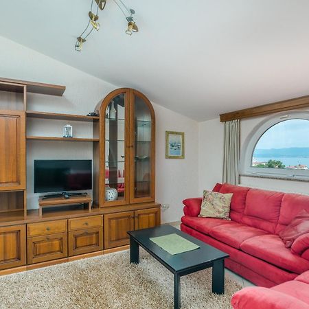 Pansion Dujmović 1 Apartment Malinska Bagian luar foto