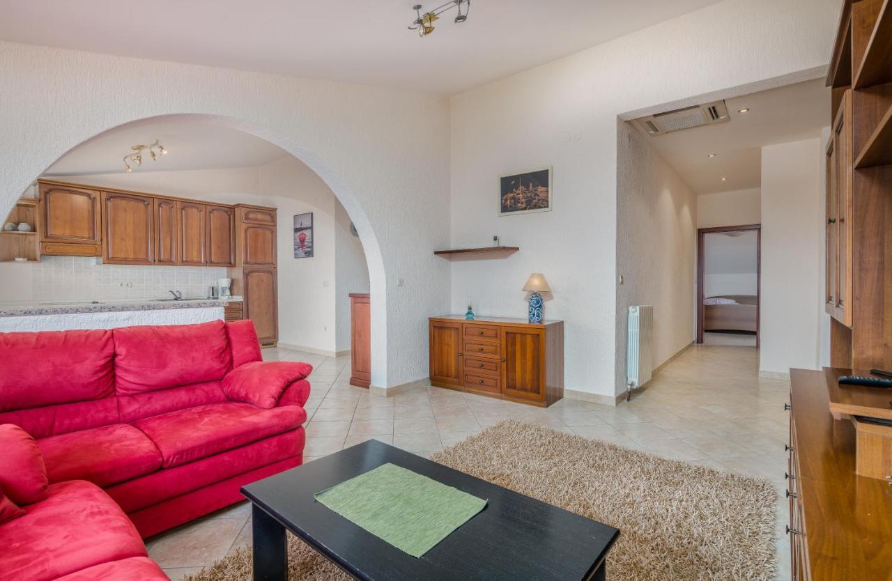 Pansion Dujmović 1 Apartment Malinska Bagian luar foto