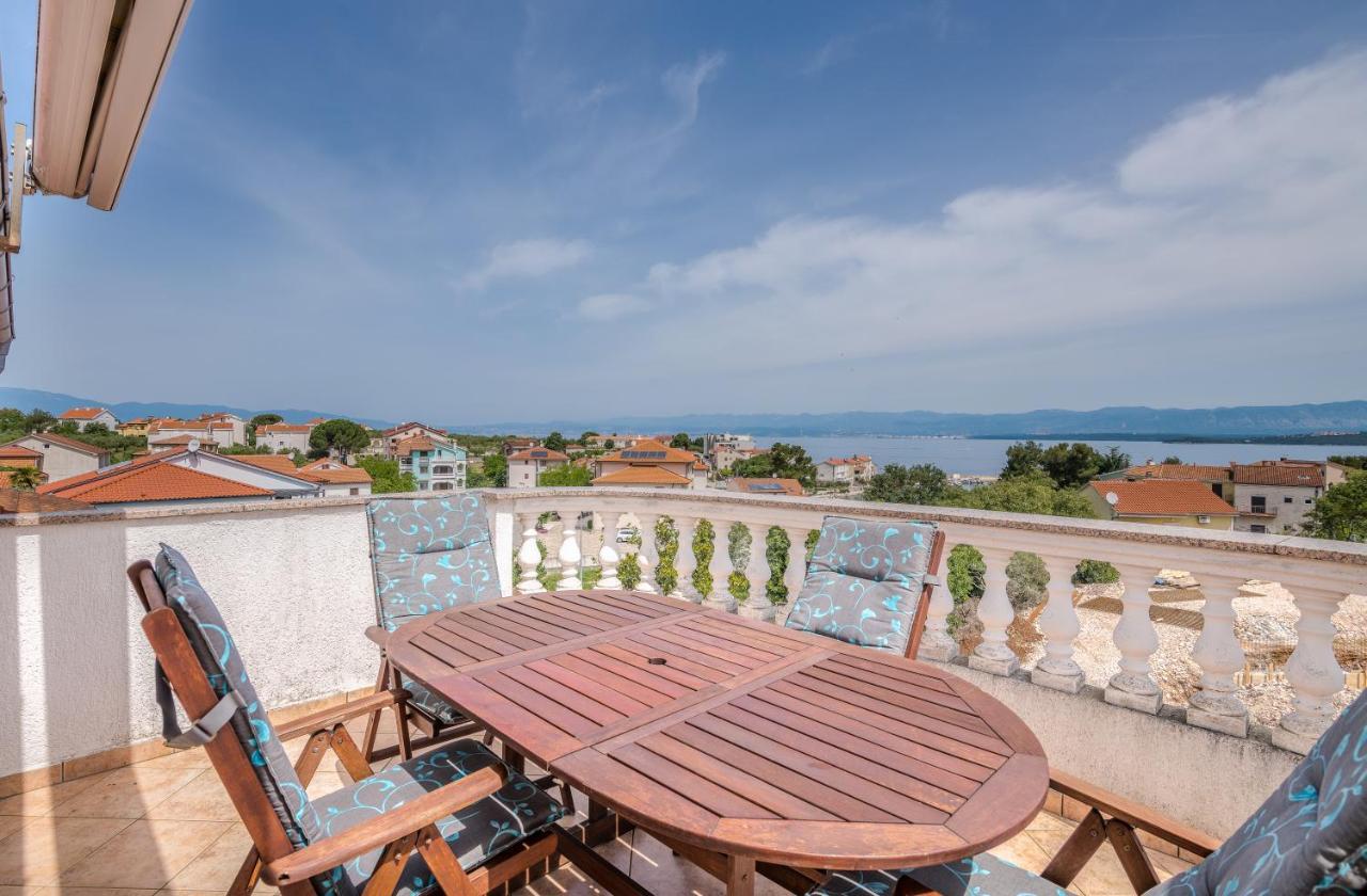 Pansion Dujmović 1 Apartment Malinska Bagian luar foto