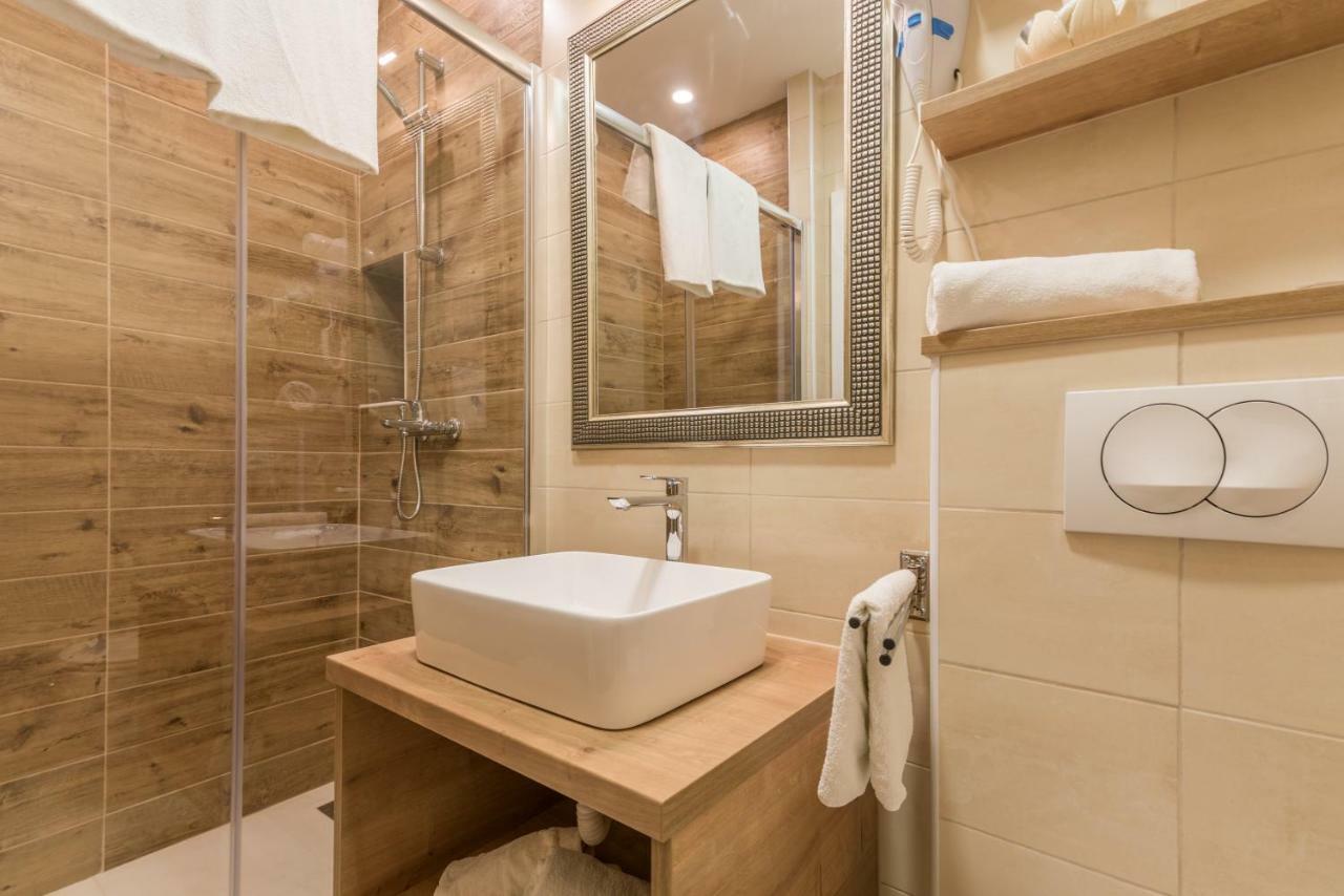 Pansion Dujmović 1 Apartment Malinska Bagian luar foto