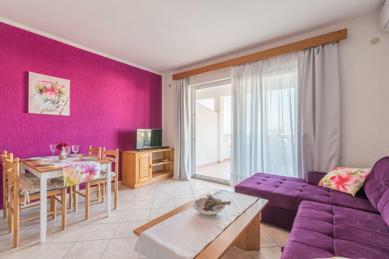 Pansion Dujmović 1 Apartment Malinska Bagian luar foto