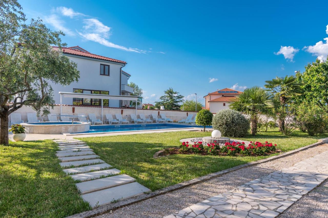 Pansion Dujmović 1 Apartment Malinska Bagian luar foto